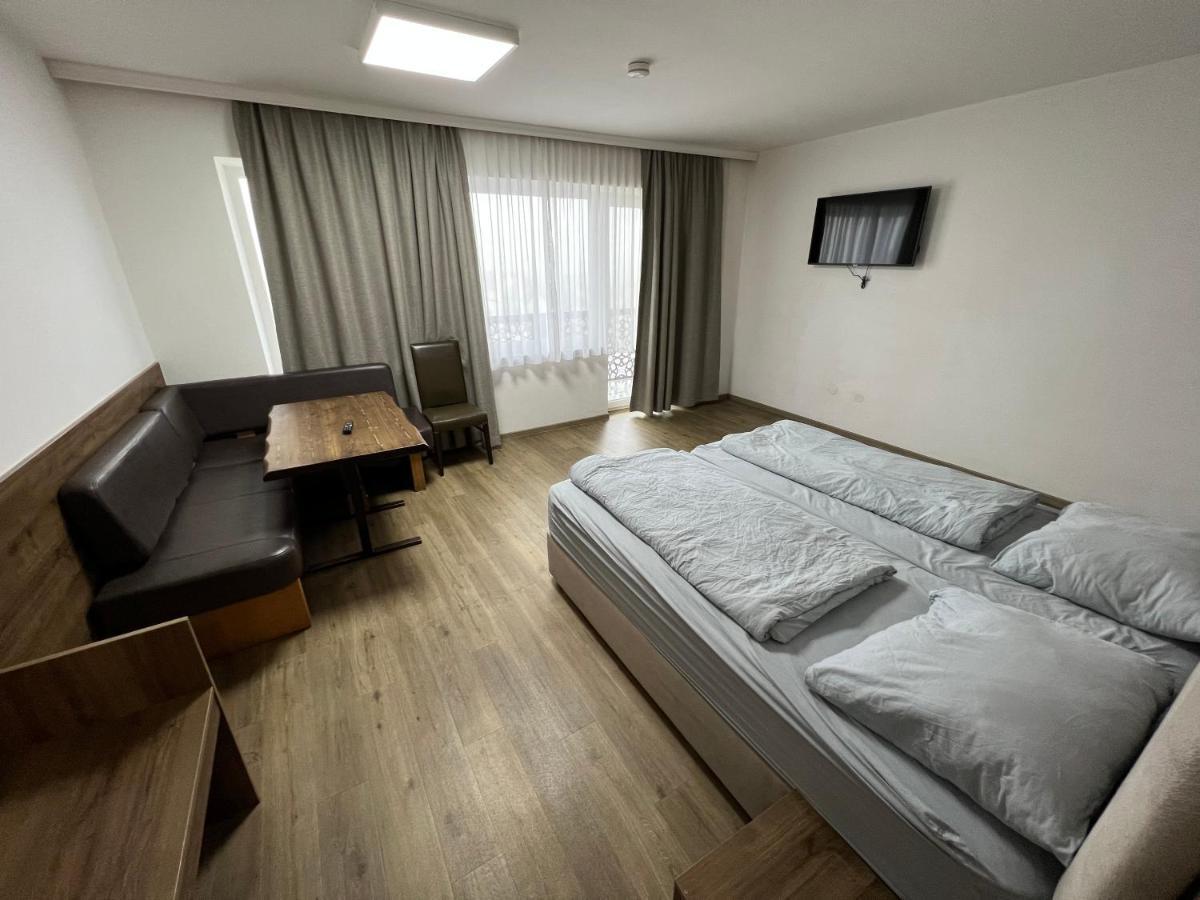 F Hotel 24H Check-In Hörsching Eksteriør billede