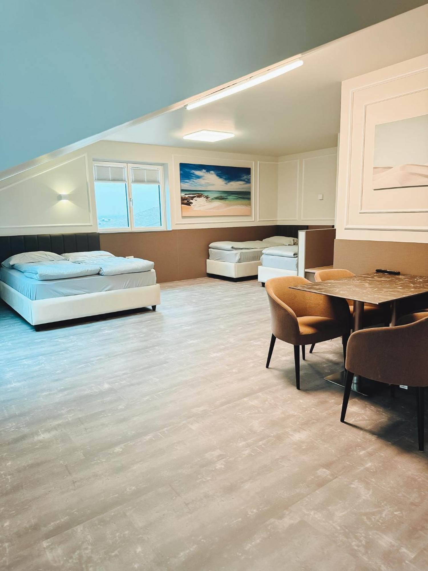 F Hotel 24H Check-In Hörsching Eksteriør billede