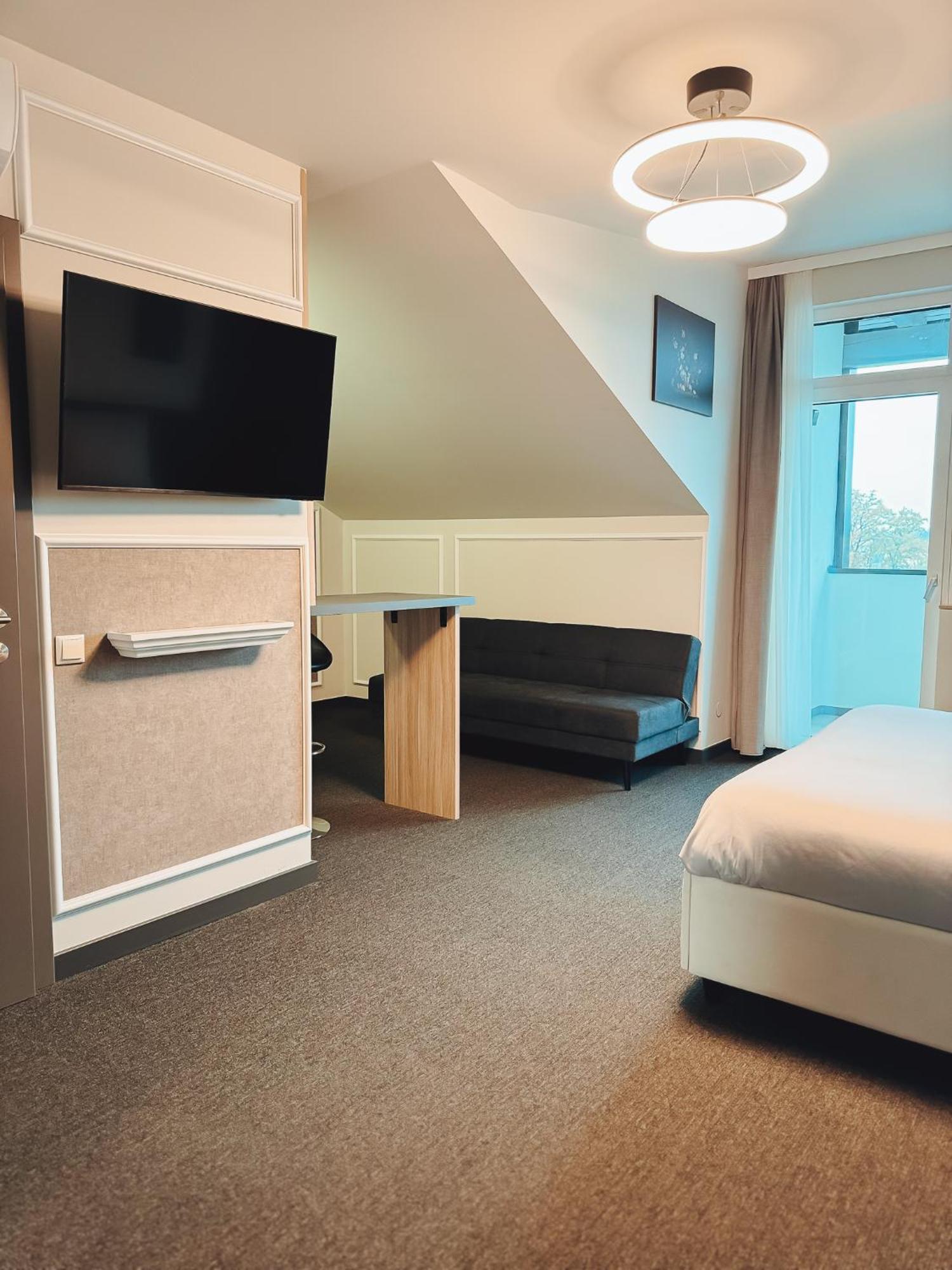 F Hotel 24H Check-In Hörsching Eksteriør billede