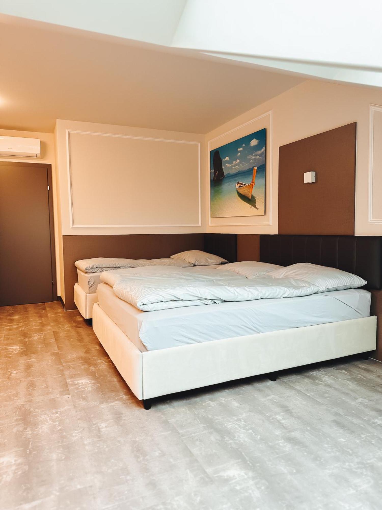 F Hotel 24H Check-In Hörsching Eksteriør billede