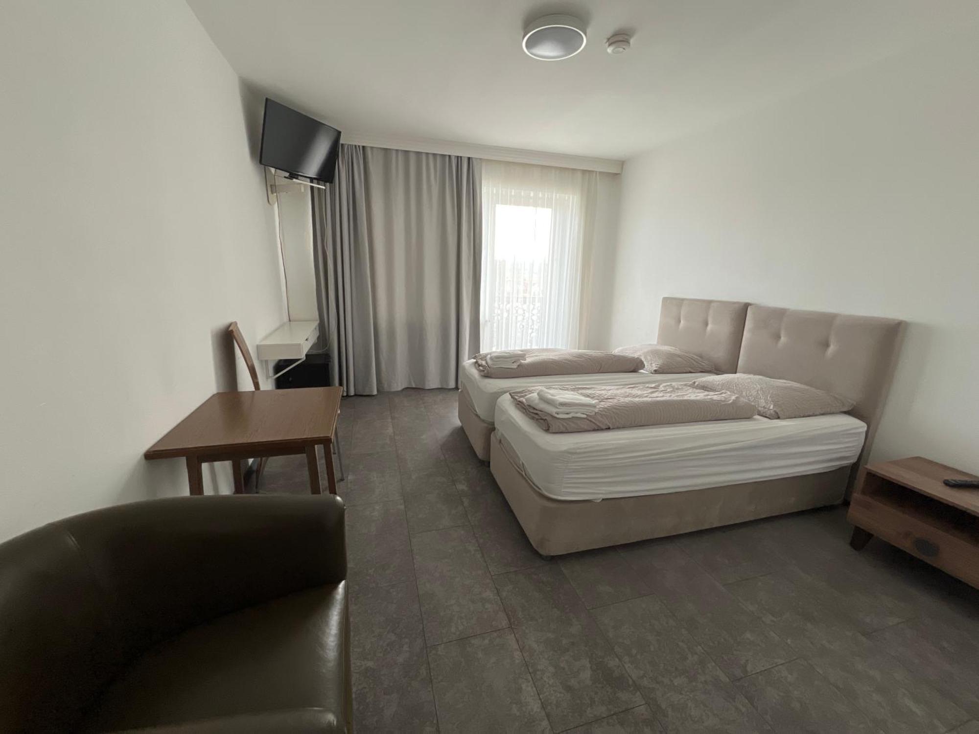 F Hotel 24H Check-In Hörsching Eksteriør billede