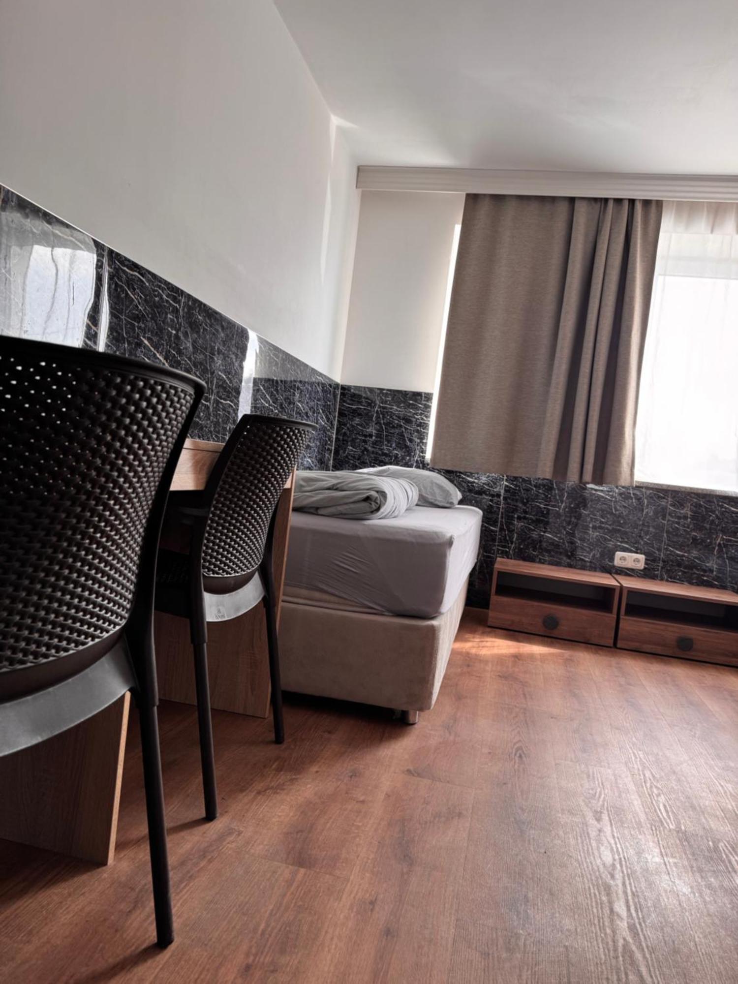 F Hotel 24H Check-In Hörsching Eksteriør billede