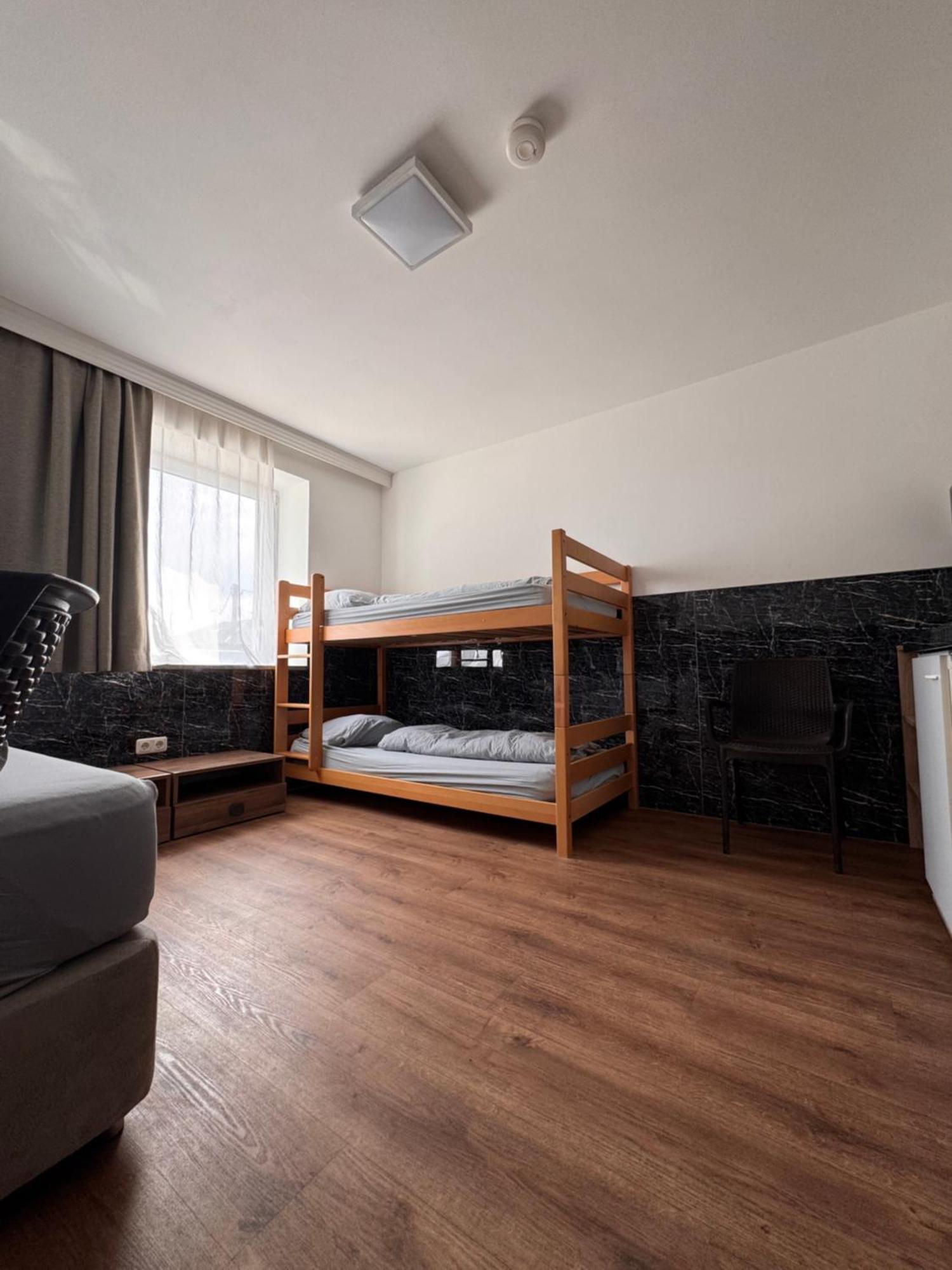 F Hotel 24H Check-In Hörsching Eksteriør billede