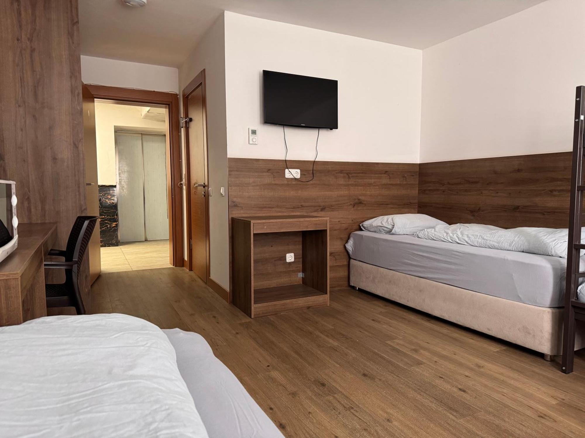F Hotel 24H Check-In Hörsching Eksteriør billede
